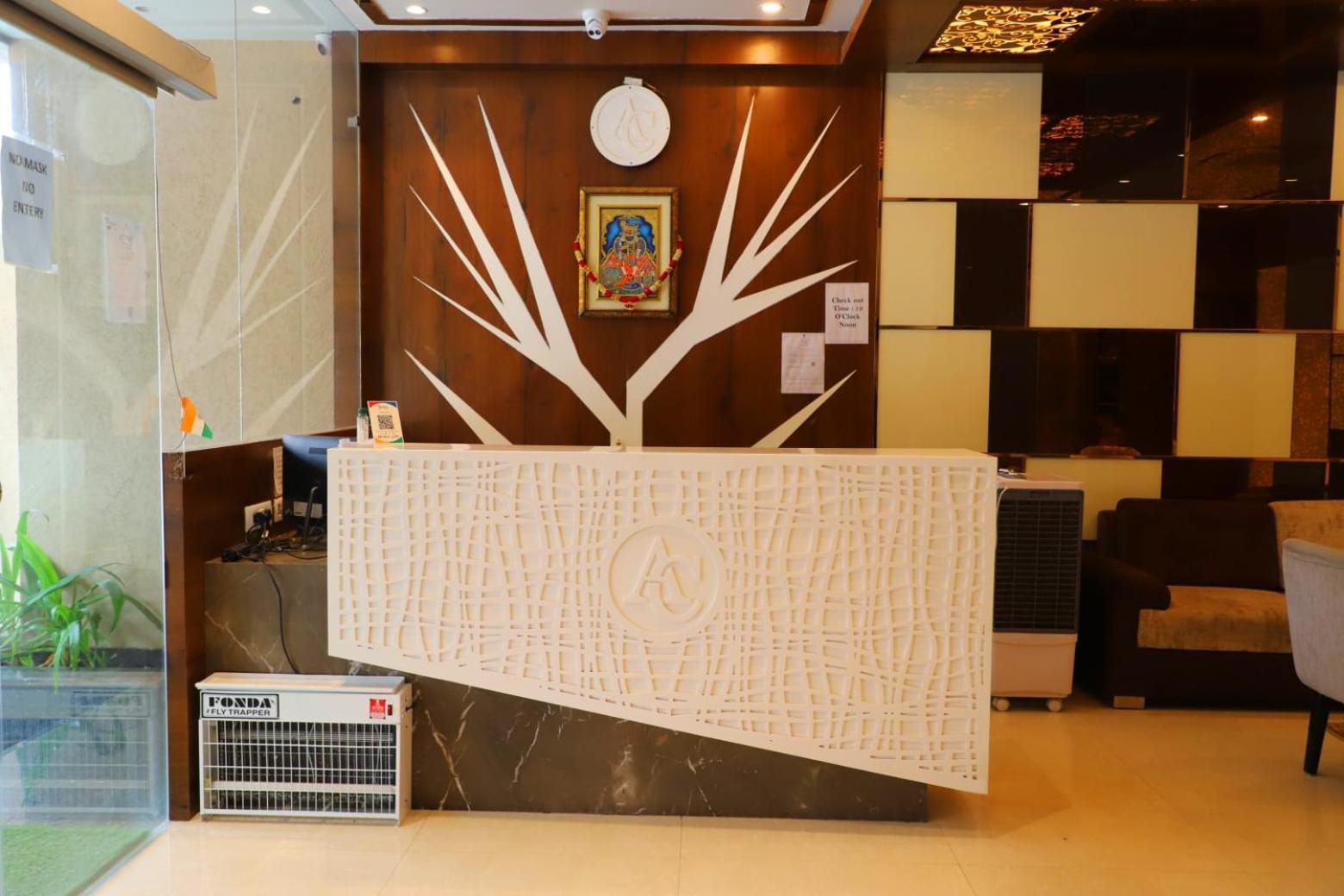 Ananda Castle Hotel Vrindavan Exterior photo
